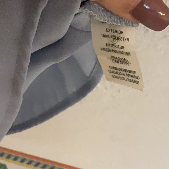 Karl Lagerfeld Blouse Sleeveless Button Up w/Pearl Accents, Size S, Light Blue - Picture 6 of 7